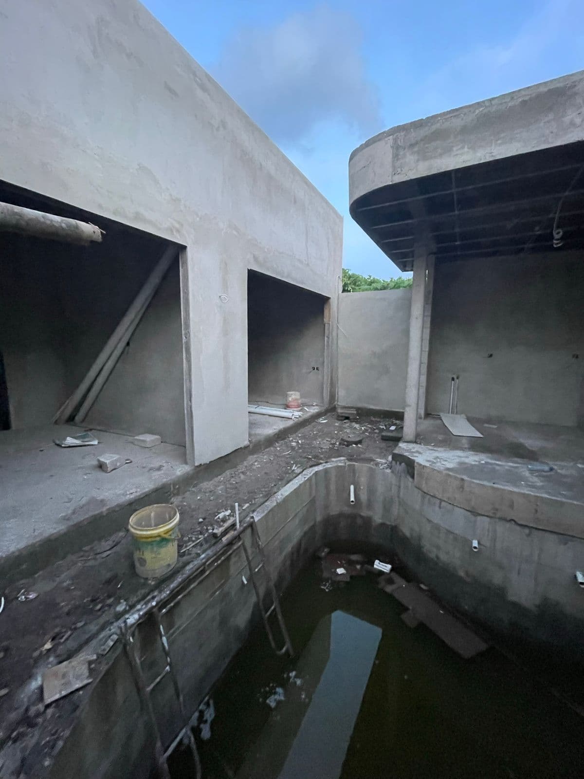Kolam & Area Luar — Villa Privat — Bali